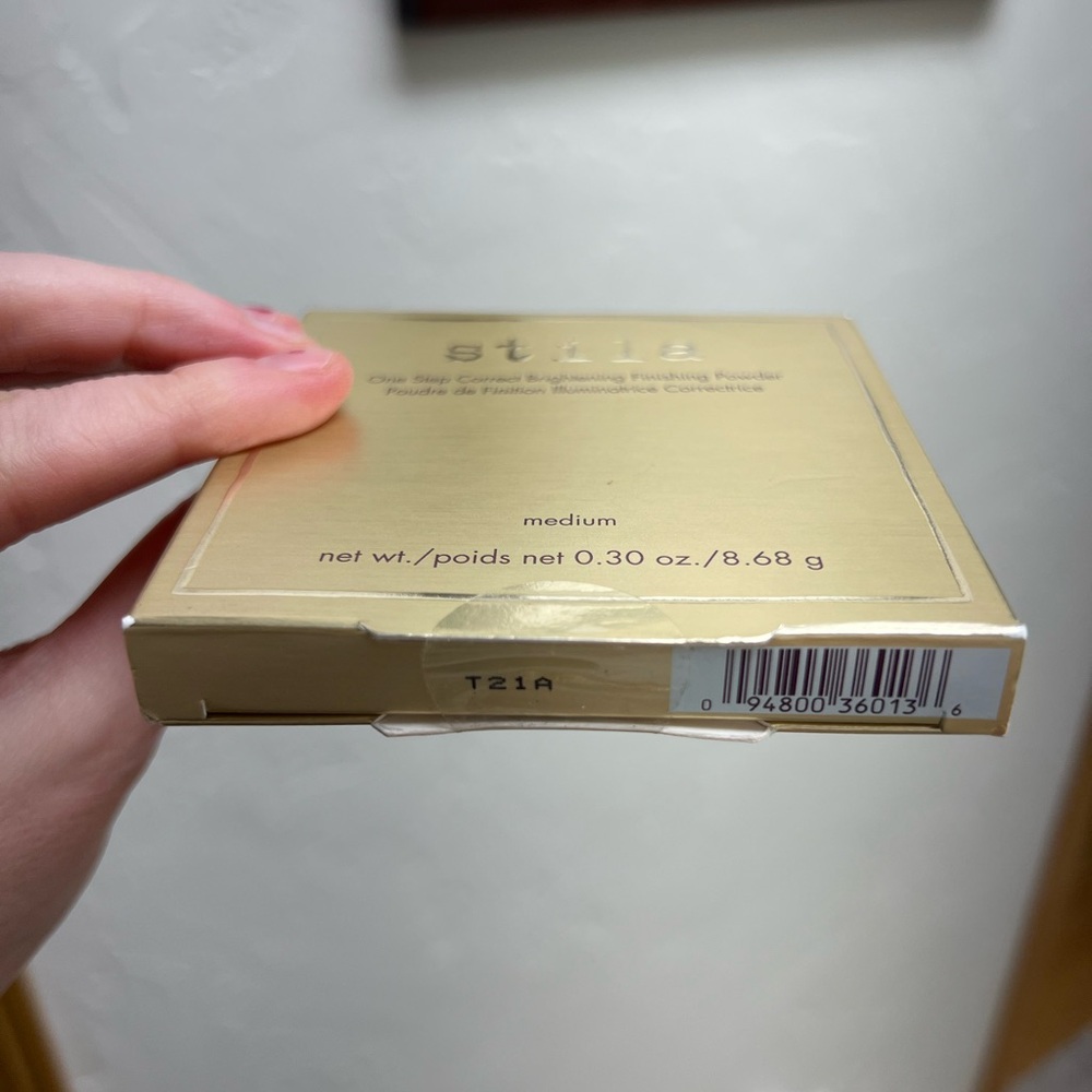 Stila One Step Correct Brightening Finishing Powder- Medium - Picture 3 of 5
